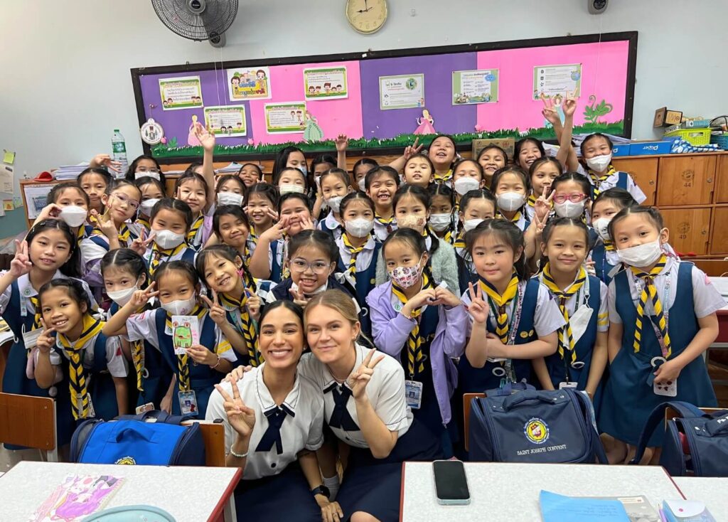 BFITS Thailand Teachers Heather Roy and Christina Bassit with a teacher and a joyful group of students posing in class